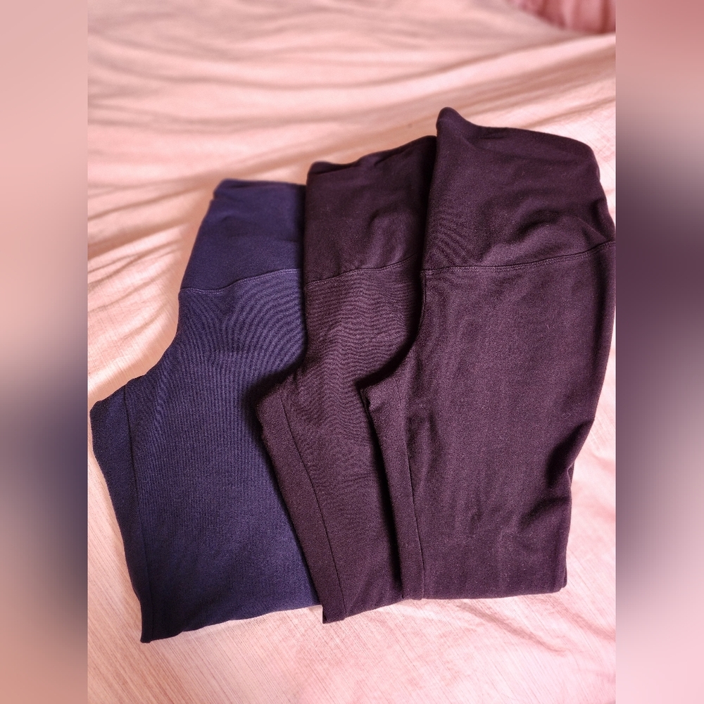3 Old Navy active maternity leggings